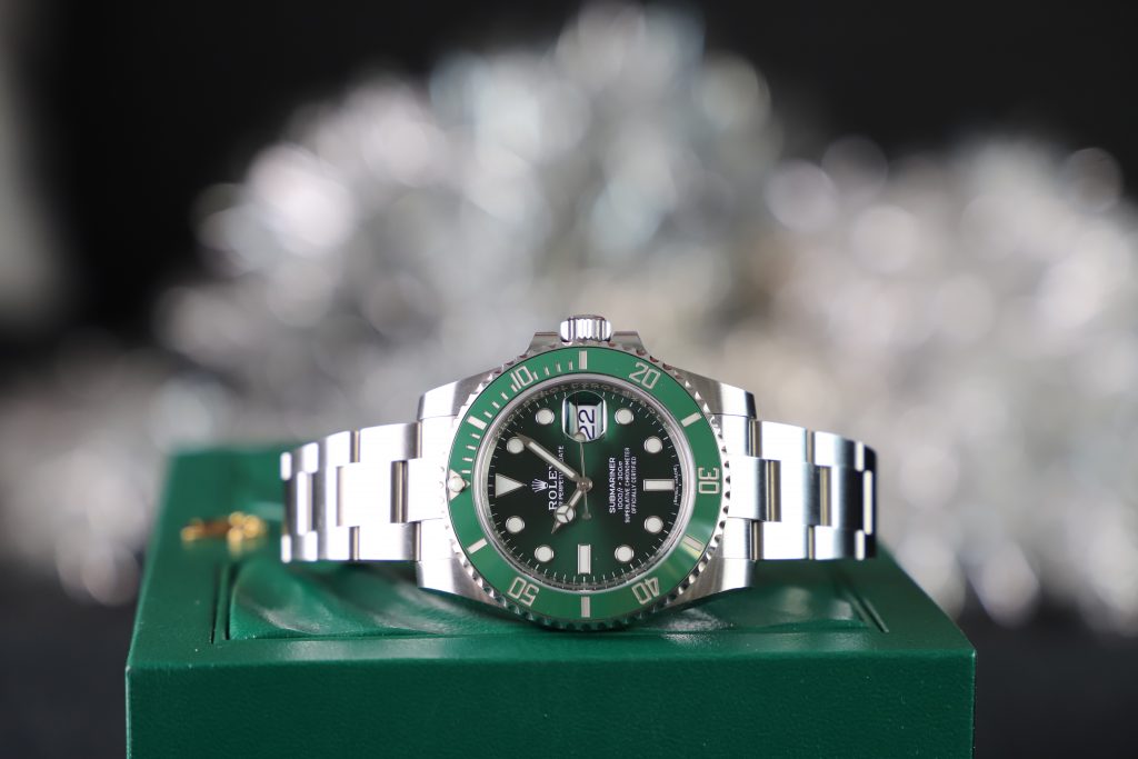 The green dial fake watch is waterproof.